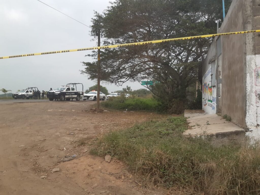 Acordonan zona donde arrojaron nueve cuerpos sin vida